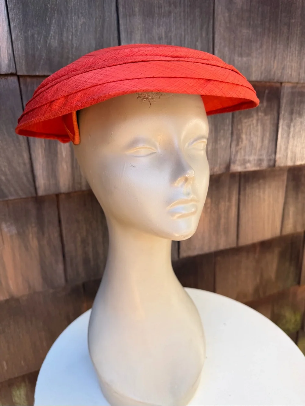 Vintage 1960s saucer style hat rusty orange fabric bow size OS no label.